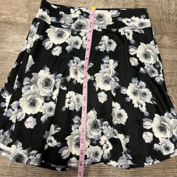 B Jewel A-Line Flower Print Skirt Size Small - Picture 5 of 5